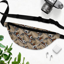 Load image into Gallery viewer, Fjord Daisy Print Fanny Pack
